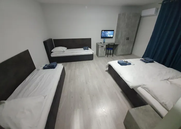 Hotelroom 27 *