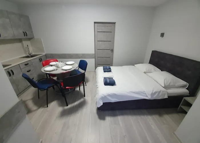 Hotelroom 27 *